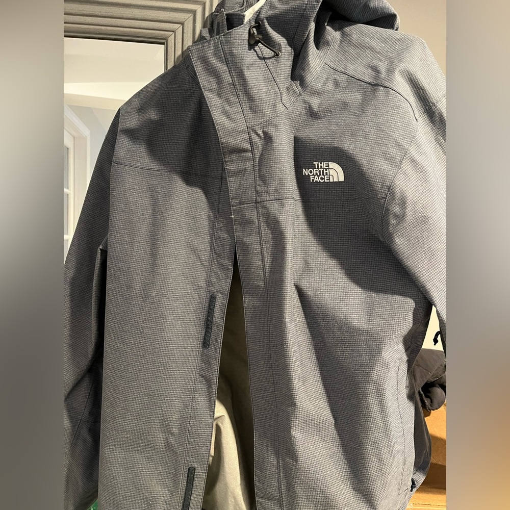Mens L Northface venture2 rain coat